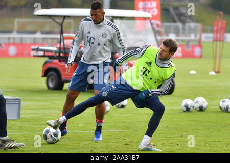 München, Deutschland. Nov, 2019 19. Thomas Mueller (MULLER, Bayern München), Aktion, Duellen gegen Jerome BOATENG (Bayern München). FC Bayern München Training auf dem Saebener Straße. Fußball 1.Bundesliga, Saison 2019/2020, 19.11.2019 | Verwendung der weltweiten Kredit: dpa/Alamy leben Nachrichten Stockfoto