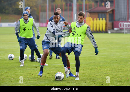 München, Deutschland. Nov, 2019 19. Thomas Mueller (MULLER, Bayern München), Aktion, Duellen gegen Jerome BOATENG (Bayern München). FC Bayern München Training auf dem Saebener Straße. Fußball 1.Bundesliga, Saison 2019/2020, 19.11.2019 | Verwendung der weltweiten Kredit: dpa/Alamy leben Nachrichten Stockfoto