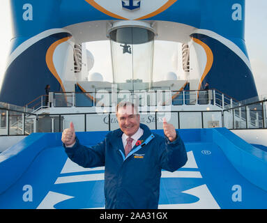 CEO und Chairman von Royal Caribbean Cruises Richard Fain an Bord ihre neuesten Schiff "Quantum der Meere" im Hafen von Southampton in England angedockt. Stockfoto