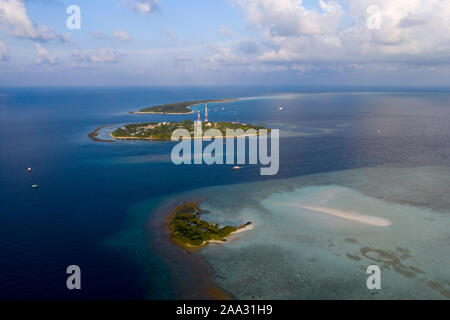Bewohnte Insel Rasdhoo und Ferienhäuser Insel Kuramathi, Rasdhoo Atoll, Malediven, Indischer Ozean Stockfoto