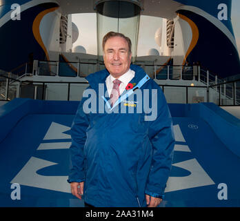 CEO und Chairman von Royal Caribbean Cruises Richard Fain an Bord ihre neuesten Schiff "Quantum der Meere" im Hafen von Southampton in England angedockt. Stockfoto