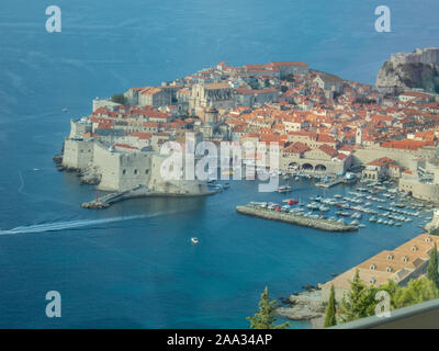 Stock Foto Luftbild der mittelalterlichen Stadtmauer von Dubrovnik, Kroatien. Travel Concept Stockfoto