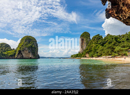 Anzeigen von amazing Phra Nang Höhle auf Phra Nang Beach, Krabi, Thailand Stockfoto