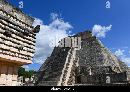 Pyramide des Zauberers in Uxmal, alten Maya Stadt der klassischen Periode in der puuc Region der östlichen Halbinsel Yucatan, Mexiko Stockfoto