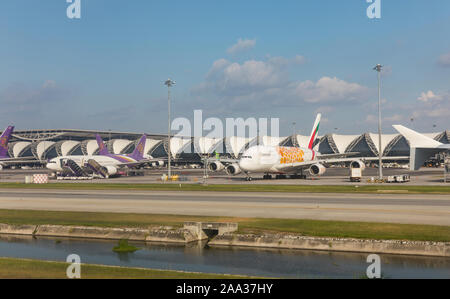 BANGKOK THAILAND - NOVEMBER 2019. Suvarnabhumi Airport ist einer der beiden internationalen Flughäfen in Bangkok, Thailand. Der Flughafen ist in Bang entfernt Stockfoto