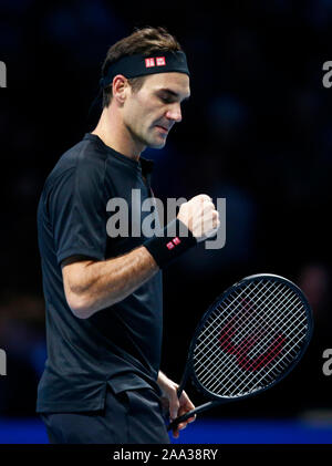 LONDON, VEREINIGTES KÖNIGREICH. NOVEMBER 16 Roger Federer (SUI), die in Aktion während Singles Halbfinale Spiel Stefanos Tsitsipas (GRE) gegen Roger Federer (SUI) Stockfoto