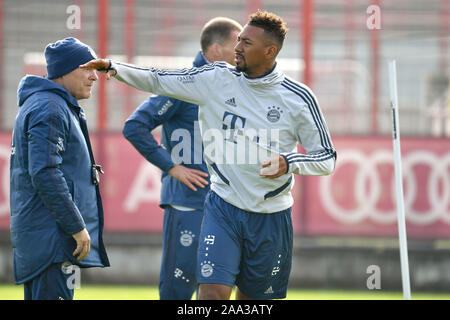 München, Deutschland. Nov, 2019 19. Jerome BOATENG (FC Bayern München), Geste, Aktion, single Bild, Single Cut Motiv, halb Bild, halb Abbildung. FC Bayern München Training auf dem Saebener Straße. Fußball 1.Bundesliga, Saison 2019/2020, 19.11.2019 | Verwendung der weltweiten Kredit: dpa Picture alliance/Alamy leben Nachrichten Stockfoto