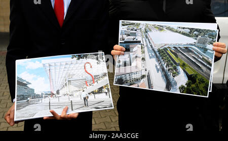 Prag, Tschechische Republik. Nov, 2019 19. Drücken Sie die Taste Konferenz über die Zukunft der neuen Smichov Terminal während der Führung durch Prague-Smichov Bahnhof fand an Prague-Smichov Bahnhof, Prag, Tschechische Republik, am Dienstag, 19. November 2019. Quelle: Michal Krumphanzl/CTK Photo/Alamy leben Nachrichten Stockfoto