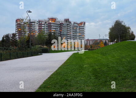 Mailand, Italien, 14. November 2019 - Foto im neuen Bereich "City Life"-Komplex in 3 Torri Mailand, Hadid und Isozaki und Libeskind Türme und moderne inst Stockfoto