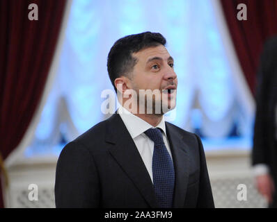 Kiew, Ukraine. Nov, 2019 19. Der Präsident der Ukraine Volodymyr Zelensky spricht während der Pressekonferenz mit dem tschechischen Premierminister Andrej Babis im Mariinsky Palast in Kiew. Credit: SOPA Images Limited/Alamy leben Nachrichten Stockfoto