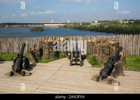 Saporischschja - Ukraine, Mai 02, 2015: Das Holz schützende Befestigungsanlagen im Museum von Zaporizhian Kosaken auf der Insel Khortytsia, Ukraine Stockfoto