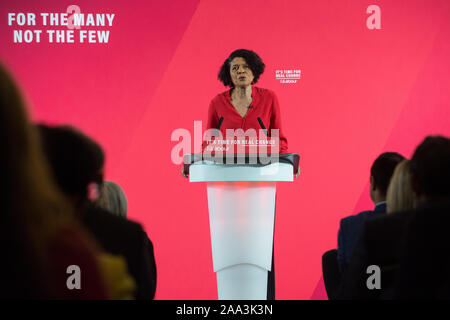 London, Großbritannien. 19. November 2019. Chi Onwurah, Arbeit Kandidat für Newcastle Central, stellt eine große Rede auf die Wirtschaft von Schatzkanzler John McDonnell. Credit: Mark Kerrison/Alamy leben Nachrichten Stockfoto