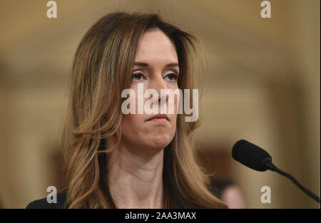 Washington DC, USA. Nov, 2019 19. Mitarbeiter des US-Außenministeriums und Berater Vice President Mike Pence Jennifer Williams bereitet vor dem House Permanent Select Committee on Intelligence als Teil der Anklage Untersuchung Präsident Donald Trump zu bezeugen, auf dem Capitol Hill in Washington, DC, am Dienstag, 19. November 2019. Quelle: UPI/Alamy leben Nachrichten Stockfoto