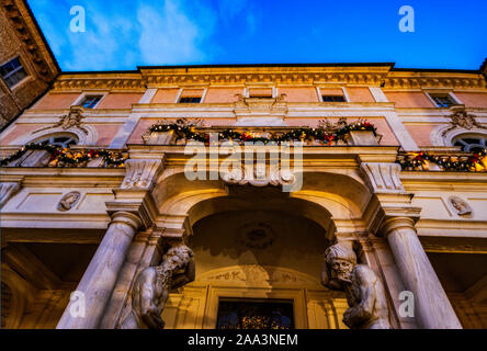 Italien Piemont Langhe Govone die Burg - karyatiden auf der Fassade des Savoy Schloss Stockfoto