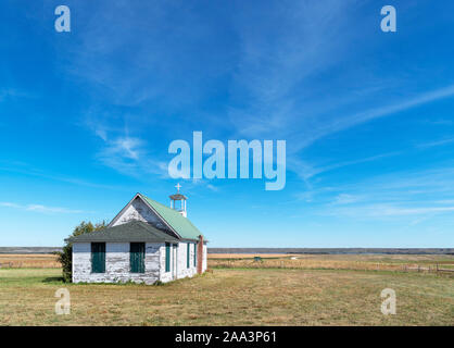 Alten Schindeln Kirche auf dem State Highway 1806 (Native American Scenic Byway) außerhalb Pierre, South Dakota, USA Stockfoto