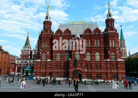 Moskau, RUSSLAND-14. Mai 2015: Das Staatliche Historische Museum Russlands befindet sich zwischen dem Roten Platz und dem Manege Platz Stockfoto