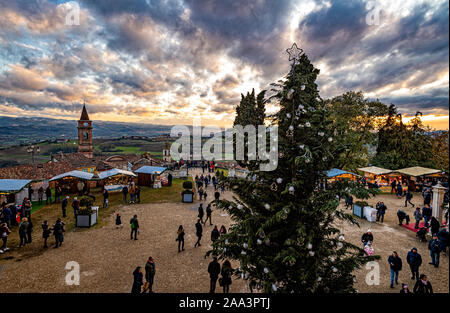 Italien Piemont Langhe Govone Il Magico Paese Di Natale" (Das magische Land der Weihnachten) - Weihnachtsbaum Stockfoto