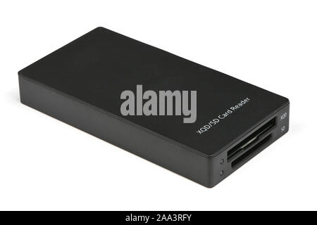 Neue Daten Speicher Karte und Lesegerät im video foto Produkte für die Speicherung von Inhalten auf weißem Hintergrund verwendet. Hochauflösendes Foto. Voller Tiefe Stockfoto