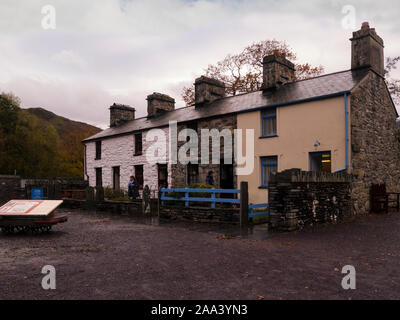 Cottages Fron Haul viktorianischen Ära slateworkers" verschoben von Tanygrisiau in der Nähe von Blaenau Ffestiniog National Slate Museum Llanberis Gwyness North Wales UK Stockfoto