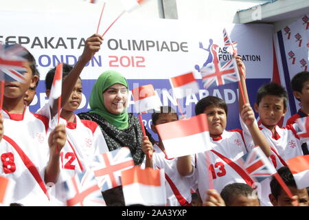 Sayeeda Warsi, für die Olympischen Spiele 2012 in London Accord Mission" hin zu einem dauerhaften Frieden', in Banda Aceh, Sumatra, Indonesien Stockfoto