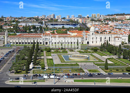 Jerónimos Kloster, Praça do Império, von oben auf das Denkmal der Entdeckungen, Padrão dos Descobrimentos, Belem, Lissabon, Portugal. Stockfoto