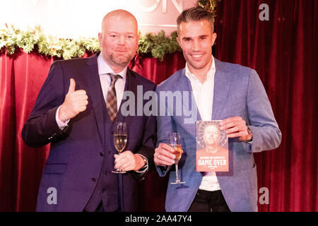 Rijswijk, Niederlande. Nov, 2019 19. RIJSWIJK, Mitte, 19-11-2019, Raymond Van Barneveld an der Launch Party von seinem neuen Buch "Game Over". Credit: Pro Schüsse/Alamy leben Nachrichten Stockfoto