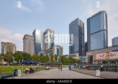 Chengdu, China - 29. September 2017: Moderne Stadt mit Wolkenkratzern. Stockfoto