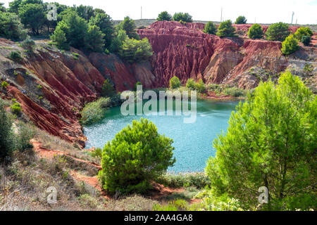 See von Bauxit, ein verlassenes und überschwemmte Bauxit Steinbruch in der Nähe von Otranto in Apulien (Puglia) im südlichen Italien Stockfoto