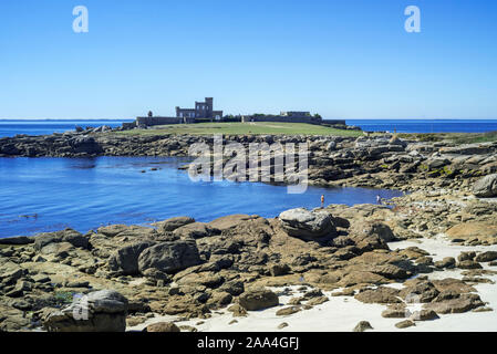 Villa - Château de Trévignon, Schloss und felsigen Strand an der Pointe de Trévignon, Trégunc, Finistère, Bretagne, Frankreich Stockfoto