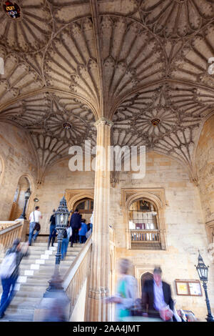 Die gewölbte Treppe in Bodley Tower, Christ Church College der Universität Oxford, Oxford, Oxfordshire, England, Großbritannien Stockfoto