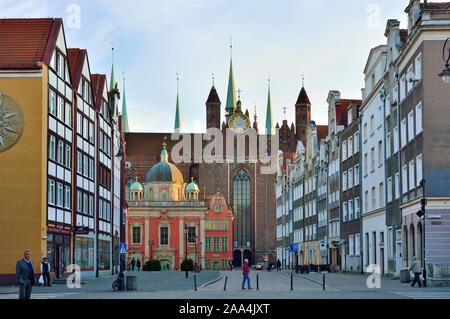 Die Basilika von St. Maria der Himmelfahrt der Jungfrau Maria in der Altstadt. Danzig, Polen Stockfoto