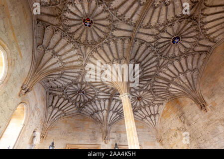 Die gewölbte Treppe in Bodley Tower, Christ Church College der Universität Oxford, Oxford, Oxfordshire, England, Großbritannien Stockfoto