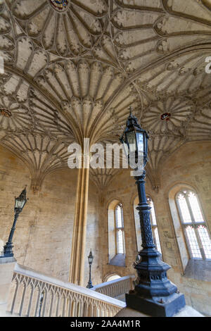 Die gewölbte Treppe in Bodley Tower, Christ Church College der Universität Oxford, Oxford, Oxfordshire, England, Großbritannien Stockfoto