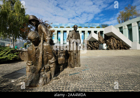 Das Warschauer Aufstands- Denkmal, ein markantes Bronze-Ensemble, stellt Kämpfer der Armia Krajowa (Heimarmee) dar. Polen Stockfoto