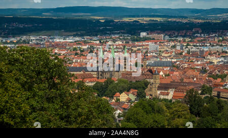 Bamberg 2019. Luftaufnahme von Altenburg. Wir sind an einem heißen Sommer Tag, obwohl das Schloss von der Stadt nicht zu den wichtigsten Routen von Tou sichtbar ist Stockfoto