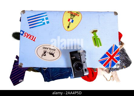 Vintage Koffer mit Reisen Aufkleber aus Paris und Rom Stockfotografie -  Alamy