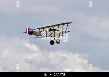 1918 Sopwith Camel Airborne bei Shuttleworth militärische Airshow am 7. Juli 2019 Stockfoto