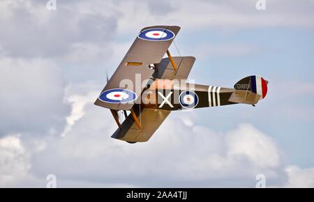 1918 Sopwith Camel Airborne bei Shuttleworth militärische Airshow am 7. Juli 2019 Stockfoto