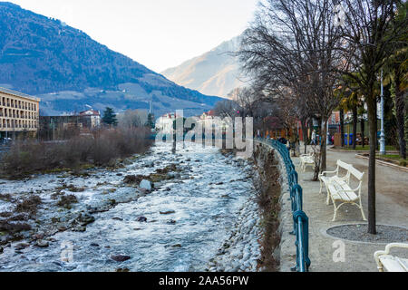 Meran Weihnachtsmarkt am späten Nachmittag, Trentino Alto Adige, Norditalien. Stockfoto