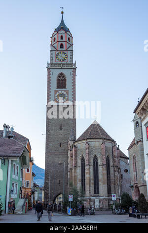 Meran, Italien - 1. Januar 2017 - Kirche San Nicola in der Altstadt am späten Nachmittag Stockfoto