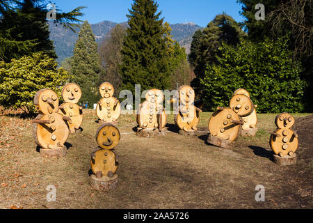 Holz Puppen im Park von Levico Terme, Trentino-Südtirol, Italien Stockfoto