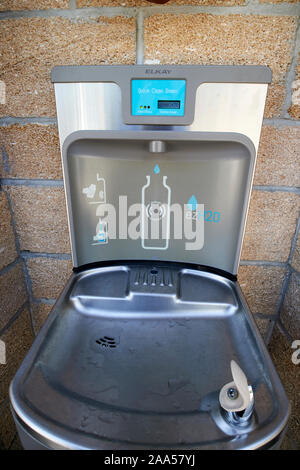 Elkay nachfüllbare Flasche Wasser Tankstelle Brunnen florida usa Stockfoto