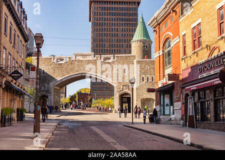 Quebec City, Kanada - 5. Oktober 2019: Porte St. Jean (St John Gate) ist Teil der Stadtmauern von Quebec City. Stockfoto