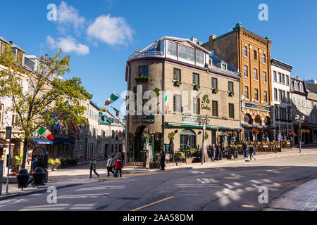 Quebec City, Kanada - 4. Oktober 2019: Pub St Patrick auf der Rue Saint Jean Stockfoto