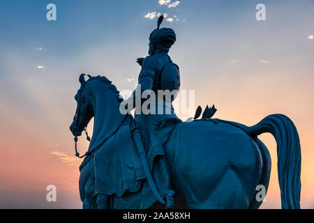 Statue von Rao Jodha bei Sonnenuntergang, dem Gründer von Jodhpur, Jodhpur, Rajasthan, Indien Stockfoto