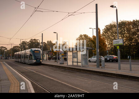 Universität Nottingham Straßenbahnhaltestelle, University Boulevard Nottingham England Großbritannien Stockfoto