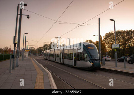 Universität Nottingham Straßenbahnhaltestelle, University Boulevard Nottingham England Großbritannien Stockfoto