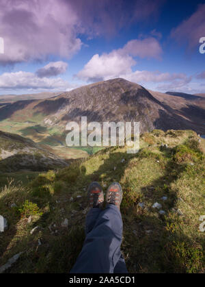 Bei pen Jahr ole Wen, snowdonia von y Garn, mit Wanderschuhe in Schuss Stockfoto