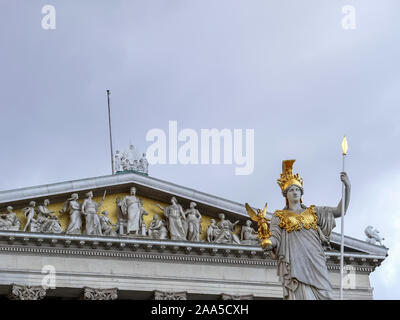 Wien, ÖSTERREICH, Oktober 9, 2017 in der Nähe der Vorderseite des österreichischen Parlaments Gebäude in Wien Stockfoto