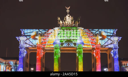 BERLIN, DEUTSCHLAND, 7. OKTOBER, 2017: Brandenburger Tor während eines Festivals in Berlin. Stockfoto